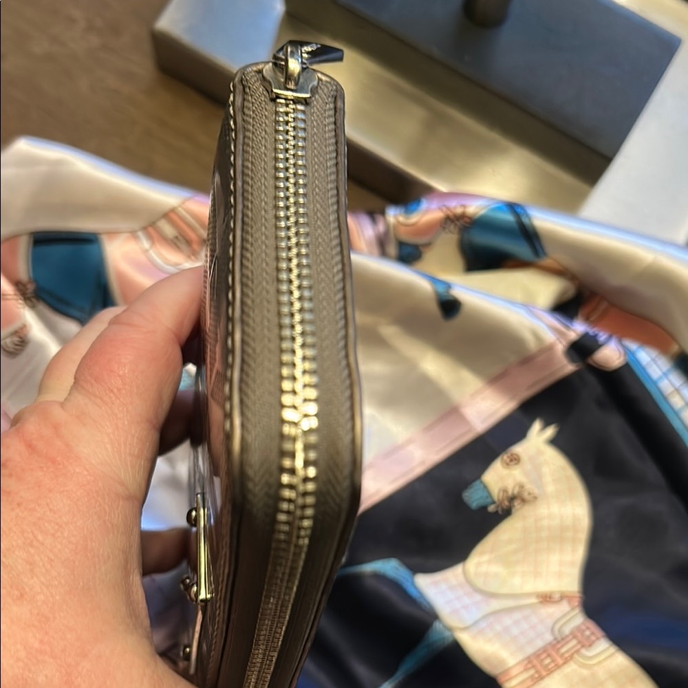 Michael Kors Metallic big zip around Wallet - Picture 11 of 11